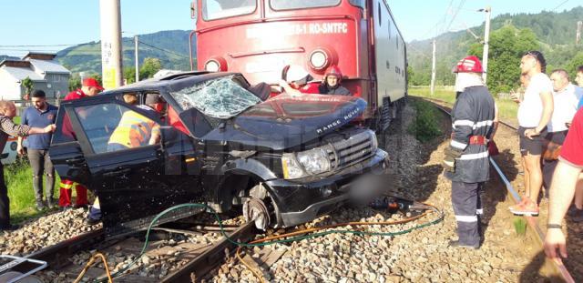 Accidentul de la Câmpulung Moldovenesc unde un tren InterRegio a lovit în plin un autoturism Range Rover