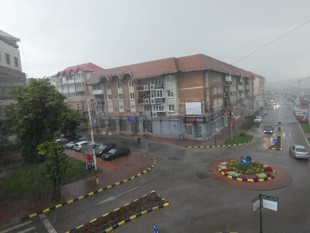 Ploaie cu gheata in centrul Sucevei