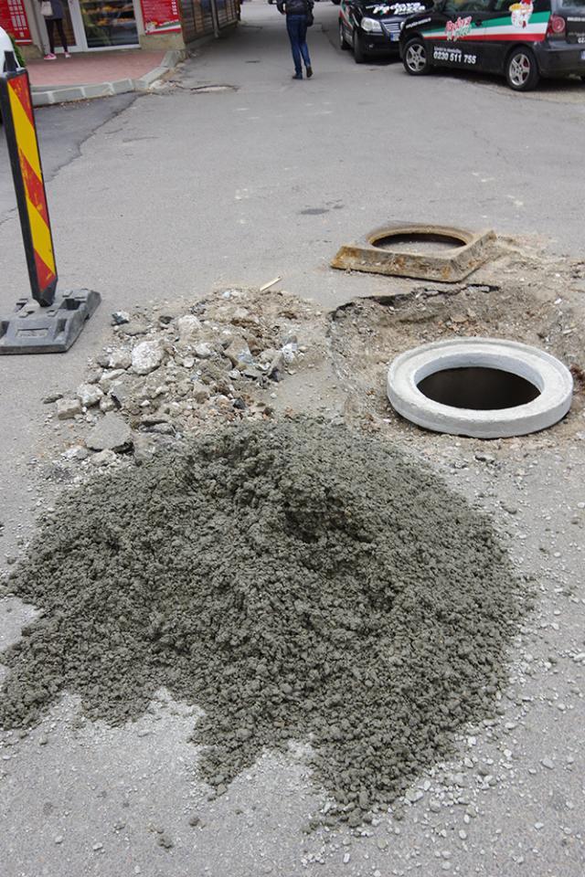 Calitate îndoielnică a betonului folosit pentru cămăşuirea gurilor de canal și a celor pentru scurgeri pluviale