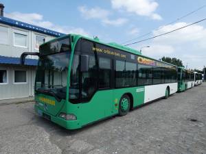 Autobuzele Mercedes achiziţionate de la societatea de transport public din Viena, aflate acum în curtea TPL Suceava
