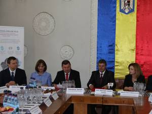 Semnarea parteneriatului a avut loc într-o şedinţa festivă a Consiliului Local Fălticeni