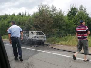 Un Mercedes a ars violent, în trafic, între Ilişeşti şi Păltinoasa