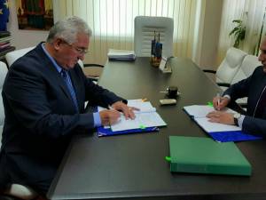 Semnarea contractului de finanțări europene de 25 de milioane de euro, de către primarul Sucevei și  directorul ADR Nord-Est