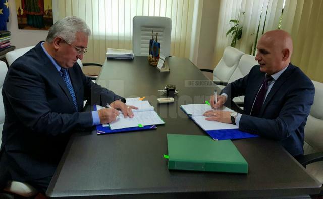 Semnarea contractului de finanțări europene de 25 de milioane de euro, de către primarul Sucevei și  directorul ADR Nord-Est