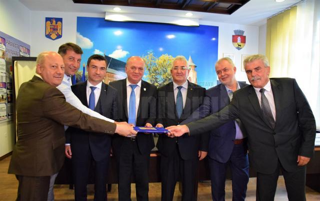 Semnarea actului constitutiv și a statutului Asociaţiei „Moldova se dezvoltă” a avut loc marți, la Piatra Neamț