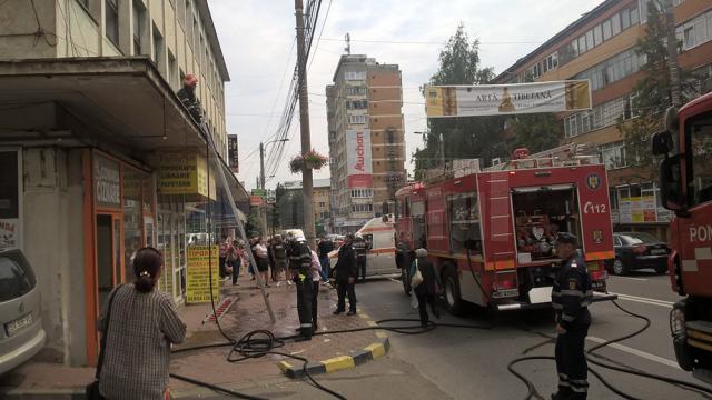 Clipe de panică și oameni evacuați, după un incendiu la o cizmărie din Suceava