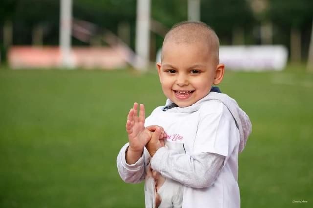Eliza-Maria Balica, fetiţa din Fălticeni în vârstă de 3 anişori, diagnosticată cu leucemie limfoblastică acută