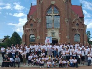 Peste 100 de membri ai Fundației FARA s-au reunit recent la Cacica