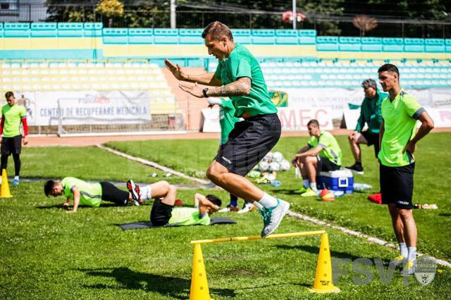 Fotbaliştii Forestei se antrenează în efectiv incomplet. Foto Costi Solovastru