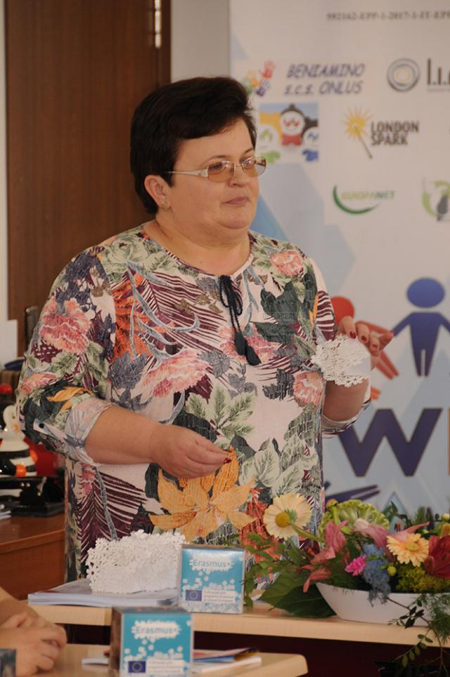 Directorul liceului, profesor Daniela Ceredeev, cea care coordonează programul de incluziune şcolară la Moldovița