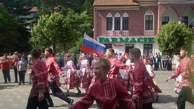 Ansamblul Folcloric „Mugurelul-Mărgineanca” din Dorohoi, Botoşani, a obţinut trofeul Festivalului Internaţional „Dorna, plai de joc şi cântec”