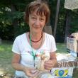 Iulia Balint confecţionează păpuși din pănuși de porumb