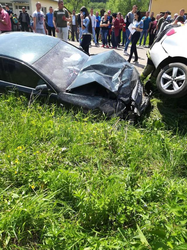 Accidentul de la Nispitu, în care cele două maşini care s-au ciocnit violent
