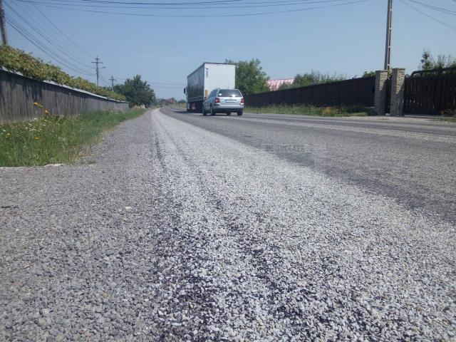 Atenţie la pietrele care sar în parbriz pe drumul Suceava – Dorohoi!