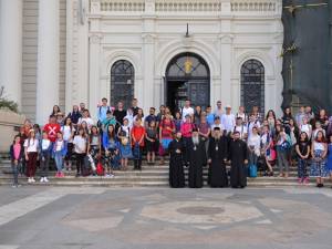 210 tineri merg pe jos spre Ceahlău „Pe urmele sfinţilor nemţeni”