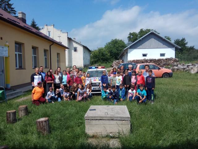 Elevi, profesori și poliţişti, participanţi la acţiunea "Vacanța în Siguranţă 2019", la Şcoala Gimnazială Drăgoiești