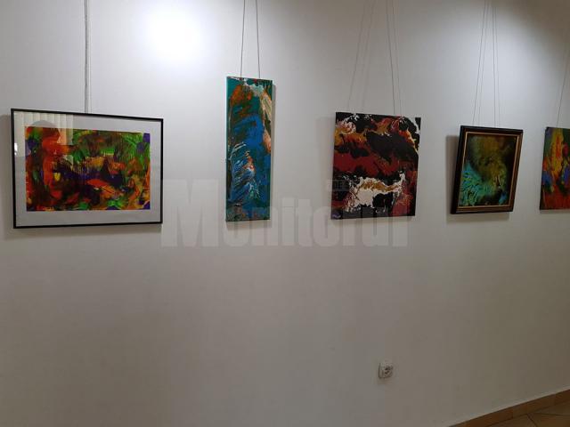 Expoziţia personală „Simbioze” a pictoriţei Carmen Laura Ohmt, la Rădăuţi