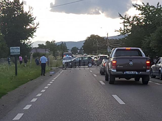 Motocicleta a intrat în impact frontal cu un autoturism care vira spre stânga