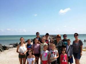 Un grup de copii din Bechișești a beneficiat de o vacanță la malul Marii Negre
