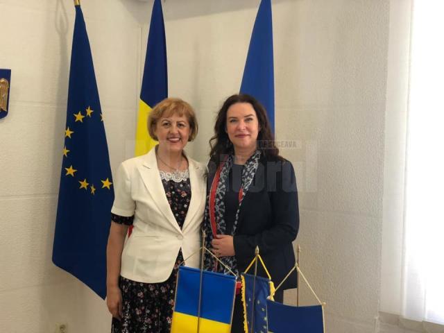Delegația românească, însoțită de conducerea Teatrului Dramatic Olga Kobileanska Cernăuți, a fost primită la Consulatul General al României la Cernăuți