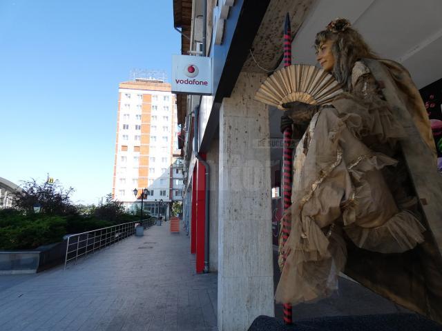 Statui levitante pe străzile Sucevei