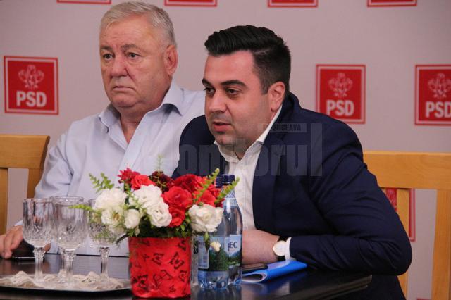 Președintele PSD Suceava, senatorul Ioan Stan, și ministrul Transporturilor, Răzvan Cuc