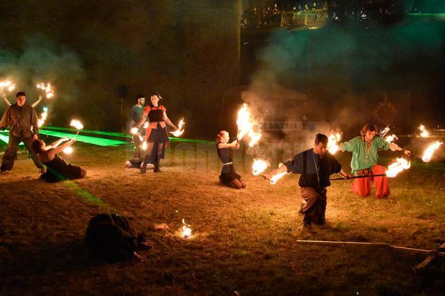 Spectacole cu foc şi lasere la a XIII-a ediţie a Festivalului Medieval de la Suceava