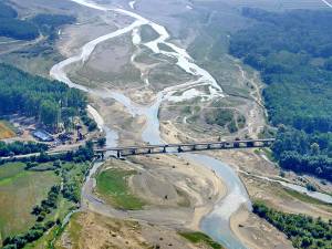 Noul pod peste râul Moldova va fi construit în apropierea celui care face legătura între Cornu Luncii și Mălini
