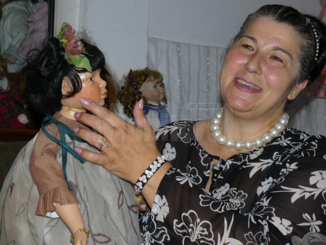 De la fetița fără păpuși, Oltița Tabarcea a devenit unul dintre cei mai mari colecționari de păpuși de porțelan din România