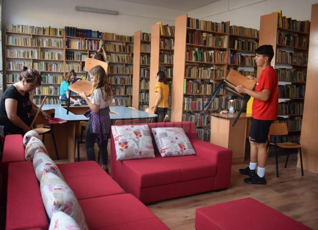 Reorganizarea bibliotecii a fost realizată de aceeaşi harnici voluntari