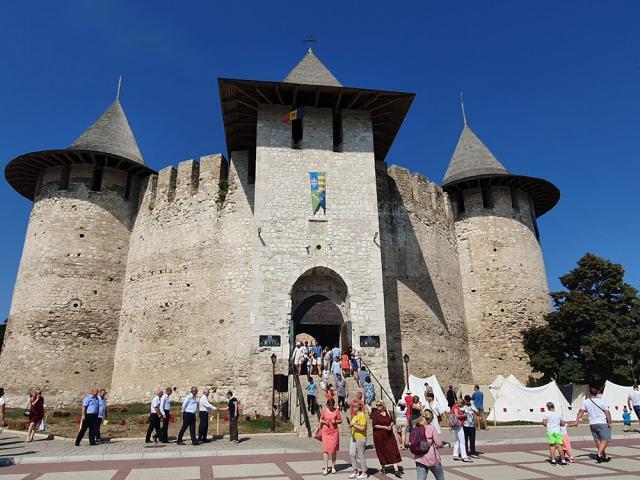 Salutul Cetăţii de Scaun a Sucevei, dus la Soroca de primarul Sucevei, la debutul Festivalului de Artă Medievală