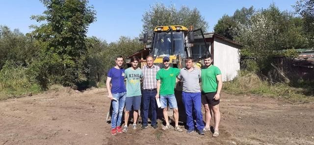 Patru fraţi necăjiţi vor avea o casă nouă cu ajutorul Asociaţiei ,,Licuricii fericiţi” din Câmpulung Moldovenesc