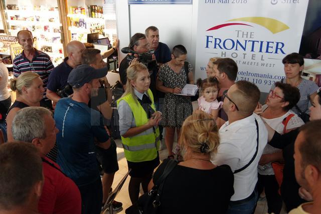 Aproape 200 de oameni au stat ore în șir în Aeroportul Suceava, după ce zborul lor, Suceava-Roma, a fost anulat de Wizz Air