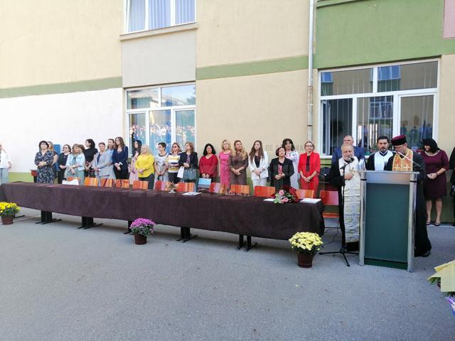 Profesorii elevilor de 10 de la Colegiul ”Mihai Eminescu” au fost premiaţi la deschiderea anului şcolar