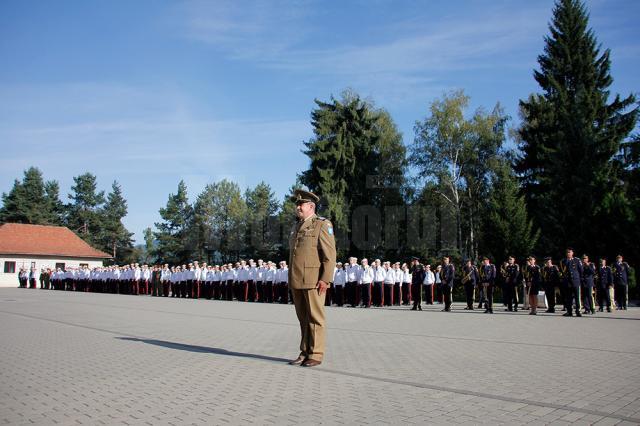 Prima defilare în uniforma militară pentru cei 120 de boboci ai Colegiului Militar din Câmpulung