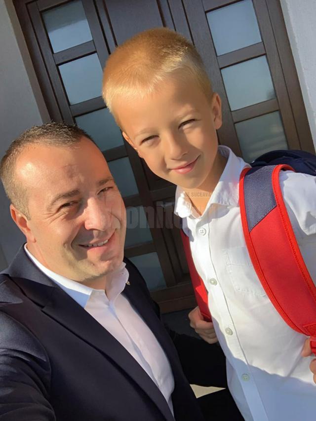 Emoții de părinte pentru Lucian Harșovschi, la deschiderea anului școlar