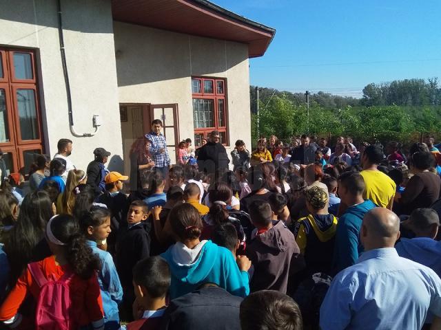 Elevii de la Gulia au început şcoala la Săndeni