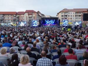 În numai 10 minute, cei peste 8.000 de spectatori au donat suma de aproximativ 16.000 de euro
