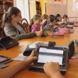 Elevii școlii din Putna învață matematică și informatică într-un laborator digital complet echipat