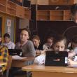 Elevii şcolii din Putna învaţă matematică şi informatică într-un laborator digital complet echipat