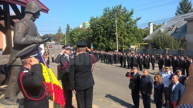 Pompierii militari și-au marcat ziua cu un ceremonial solemn și cu exerciții pentru public