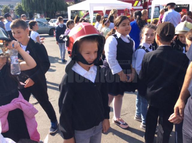 Ziua Pompierilor a fost marcată, ieri, în centrul municipiului Rădăuți