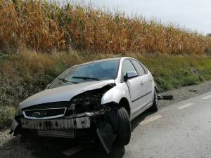 Fiind sub influența alcoolului, şoferul a pierdut controlul maşinii și a intrat într-o cioată
