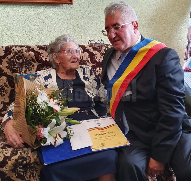 Elena Manolache a primit diploma de „Cetăţean Centenar” din partea primarului Sucevei, la împlinirea a 100 de ani