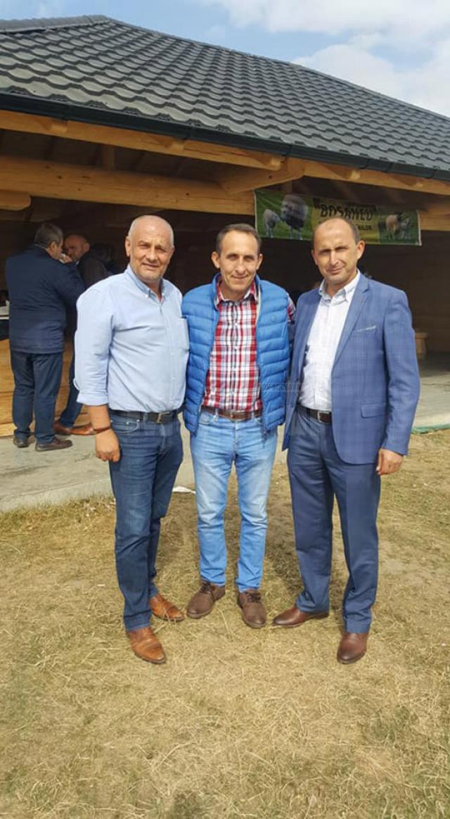 Alexandru Băişanu s-a întâlnit la o stână cu mai mulţi membri ALDE Suceava pentru a discuta situaţia din partid