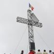 Pelerinaj la crucea-monument de pe vârful muntelui Ouşorul (1639 m) din Munţii Suhard