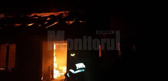 Incendiu cu pagube de aproape 100.000 de lei la o gospodărie din comuna Mălini