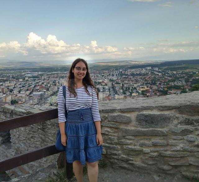 O elevă a Colegiului ”Petru Rareș” se pregătește pentru Internaționala de Limba Franceză