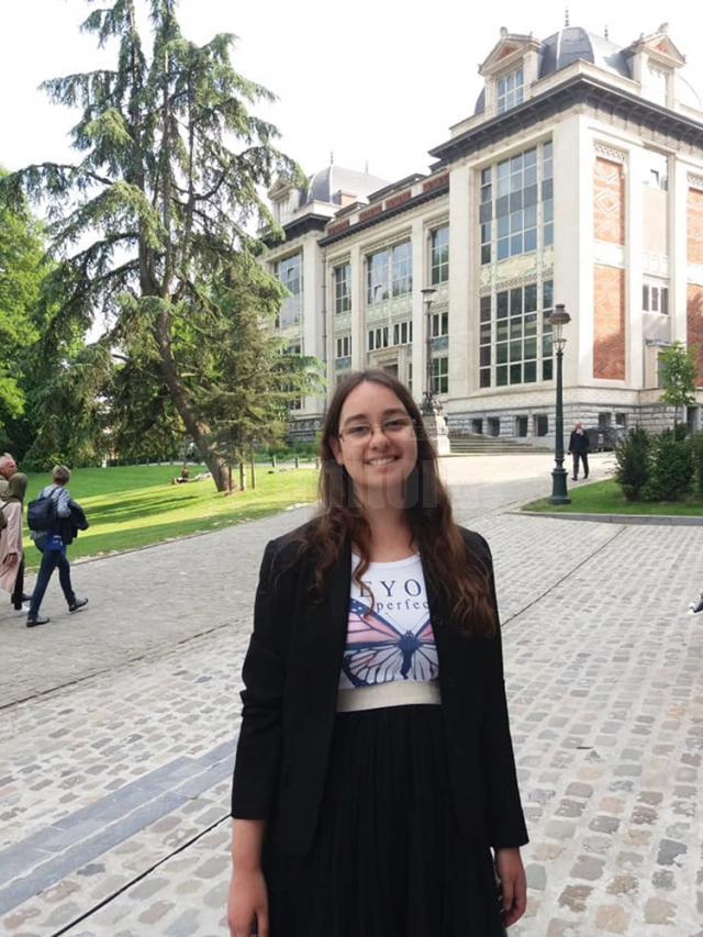 O elevă a Colegiului ”Petru Rareș” se pregătește pentru Internaționala de Limba Franceză