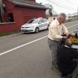 Poliţiştii le-au oferit 80 de plăcuţe reflectorizante căruţaşilor, pentru semnalarea prezenţei pe drumuri publice